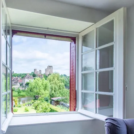 Beautiful With Private Garden Holiday home